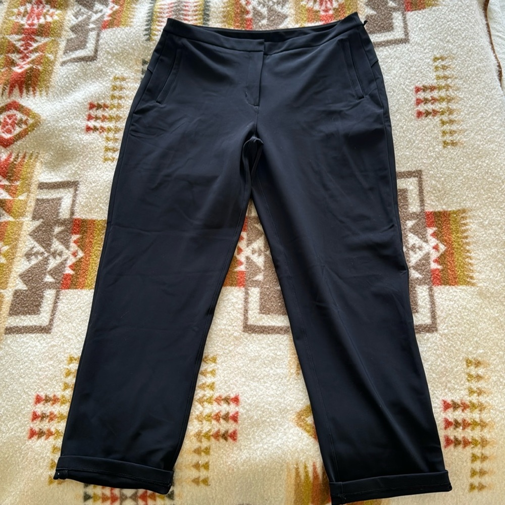 Lululemon black on the move cropped pants